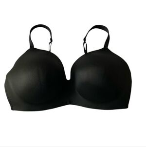 Cacique sz 44 F black lightly lined no wire t shift bra wireless WL160